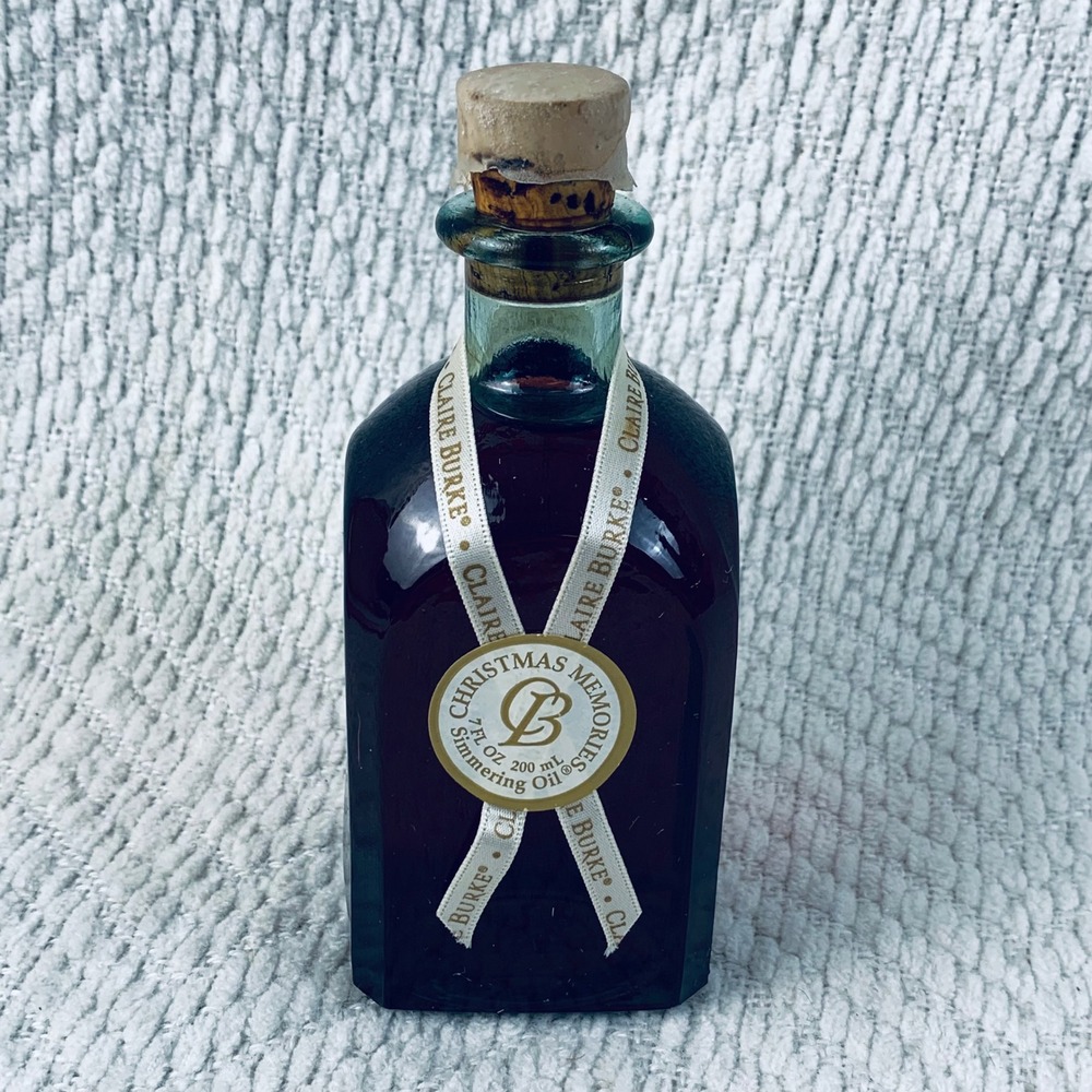 Claire Burke Simmering Oil 7oz Red Christmas Memories Simmer Pot Fragrance Full